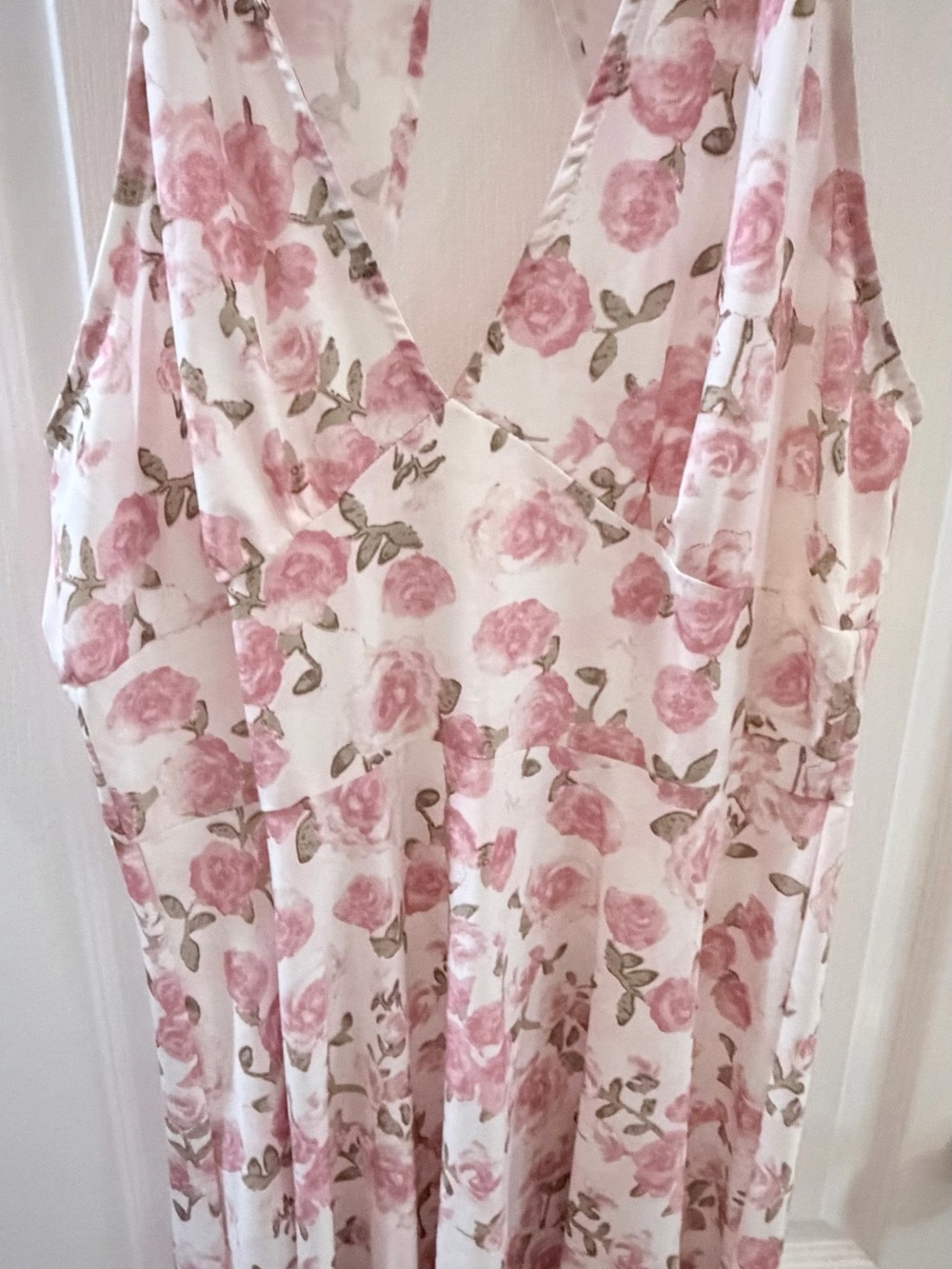 Retro Stage Floral Pink & White V-Neck 50’s inspired Women’s Tea length dress